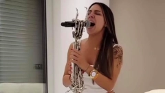 SANDRA AFRIKA PEVA UŽIVO Svi komentarišu njeno izvođenje velikog rok hita (VIDEO)