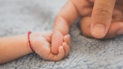 BEBA PREMINULA U MUKAMA Majka ostavila devojčicu od par meseci samu kod kuće i otišla na odmor