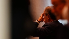 AUF WIEDERSEHEN Lašet se povlači sa čela stranke?!