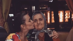 MILICI PAVLOVIĆ PREMINULA BAKA Pevačica potpuno slomljena od tuge, bila joj je sve na svetu, emotivna poruka kida dušu (FOTO)