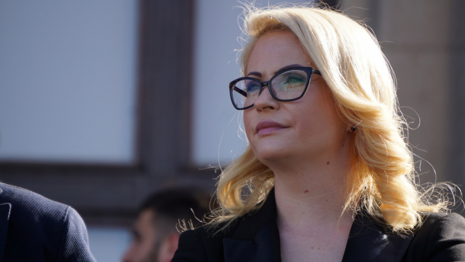 BOŽIĆ BRUTALNO ODGOVORILA MARINIKI TEPIĆ Najplaćeniji pajac Multikoma pokušava da nadmaši samu sebe