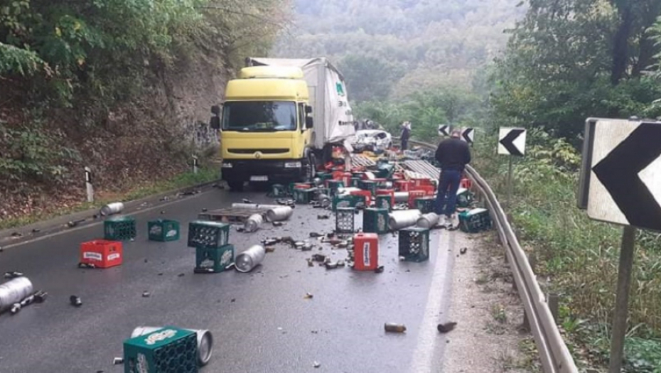 NEZAPAMĆEN UDES KOD BAJINE BAŠTE Letele gajbe piva po putu