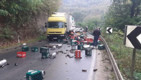 NEZAPAMĆEN UDES KOD BAJINE BAŠTE Letele gajbe piva po putu