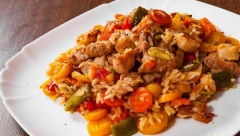 STARINSKI RECEPT ZA OMILJENO SRPSKO JELO: Đuveč sa mesom i povrćem, lako i brzo do rajskog ručka