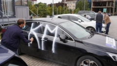 SDP lepio nalepnice "KM" na vladina službena vozila