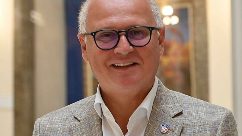 VESIĆ OTVORIO JOŠ JEDAN VAKCINALNI PUNKT Ponovo kreće vakcinacija u tržnim centrima, vaučeri spremni