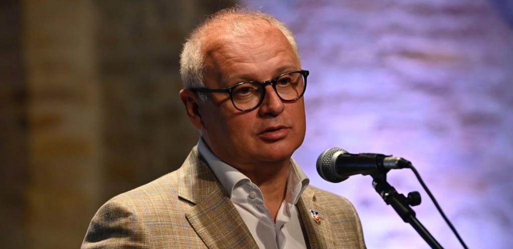 Vesić: Počinje rekonstrukcija platoa ispred Doma Narodne skupštine