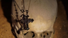 RODITELJI PREMINULOG DEČAKA IZ PULE BILI U SEKTI? Umesto da ga pošalju u bolnicu, muž i žena se molili nad polumrtvim detetom