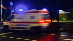 DETALJI NAPADA U RAKOVICI, NAKON SUKOBA U SAOBRAĆAJU Izbušio Veljku gume na autu, pa ga isekao po telu - policija traga za napadačem!