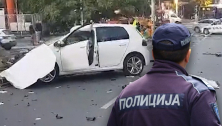 PRVE FOTOGRAFIJE UŽASNE NESREĆE NA KONJARNIKU Tela mladića i žene leže pored uništenog automobila (FOTO)