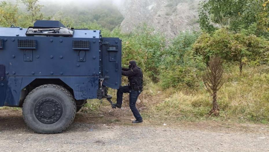 "NEKO JE STIGAO IZ SRBIJE" Blindirana vozila Kurtijeve policije krenula ka Jarinju