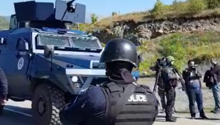 TENZIJE SVE VEĆE Kurti na Jarinje poslao specijalce opremljene automatskim puškama