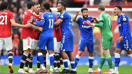 JUNAJTED TONE SVE DUBLJE Nova blamaža "crvenih đavola", Ronaldo na klupi posle 14 godina