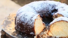 Kolač bez jaja: Kuglof sa kokosom