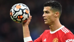 CEO SVET MU SE SMEJE! Kristijano Ronaldo nosi ovo dok igra! I legenda je u šoku! (FOTO)