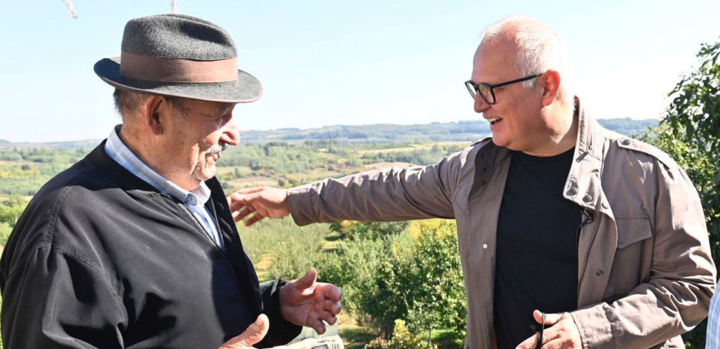 Vesić posetio poljoprivredno gazdinstvo u Sopotu