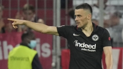 KOSTIĆ SRUŠIO MOĆNI BAJERN! Srbin asistirao, a zatim i postigao gol za prvi trijumf Ajntrahta u Bundesligi