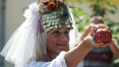 BRAK ZA 1500 EVRA: Ruske udavače hoće Srbe za muževe - "Volim kad tresne pesnicom o sto"