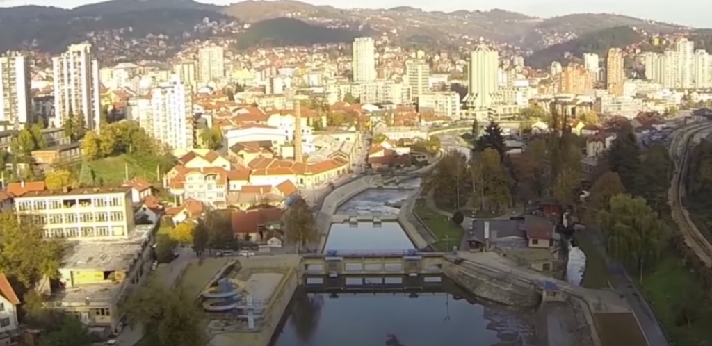 MLADIĆ IZ AUTRALIJE TRAŽI PORODICU U SRBIJI Zbog istorije svojih predaka ima jednu želju, ovom objavom je zemlju digao na noge!