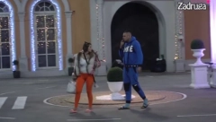 CAR I DALILA SVE PRISNIJI Filip nije mogao da se suzdrži, pa je mazio po glavi
