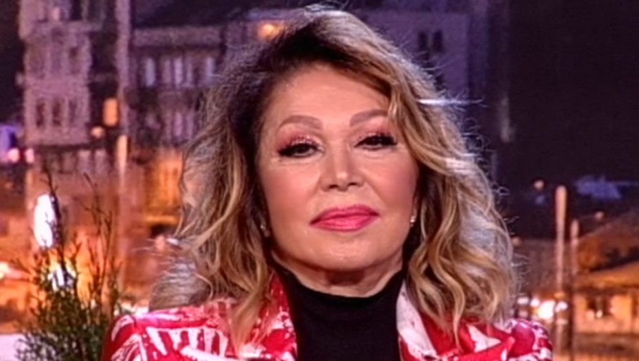 IZGLEDA KAO BESKUĆNIK! Neda Ukraden pozirala sa slavnim muzičarem, negativni komentari samo pljušte! (FOTO)