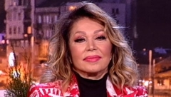 IZGLEDA KAO BESKUĆNIK! Neda Ukraden pozirala sa slavnim muzičarem, negativni komentari samo pljušte! (FOTO)