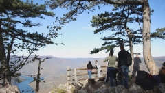 KONJIMA SE DOVLAČI MATERIJAL NA BANJSKU STENU Najlepši vidikovac Srbije zablistaće novim sjajem, fotografije sa ovog mesta obilaze svet