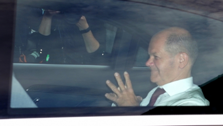 EVROPLJANI NE ODUSTAJU OD RUSKOG GASA Nemački kancelar Šolc pod velikim pritiskom na Samitu EU,  a nije jedini