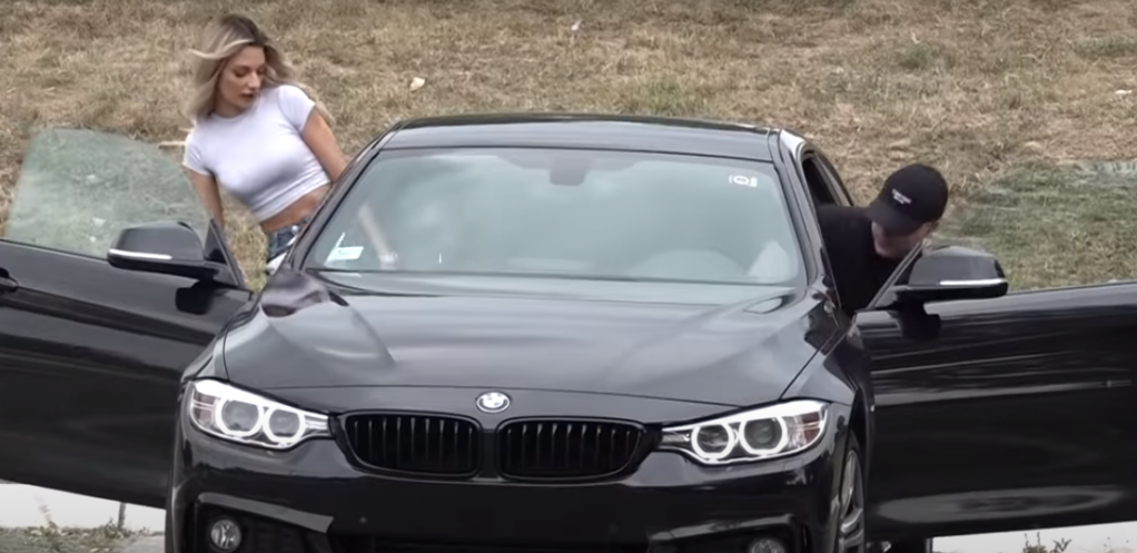 TARA PREKO DANA S DEČKOM, A UVEČE SA ŠA Reper i Simova usnimljeni zajedno, opet joj dao auto!
