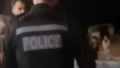 PUČE JOŠ JEDNA BRUKA! Fudbaler optužen za silovanje, izveli ga iz kluba sa lisicama! (VIDEO)