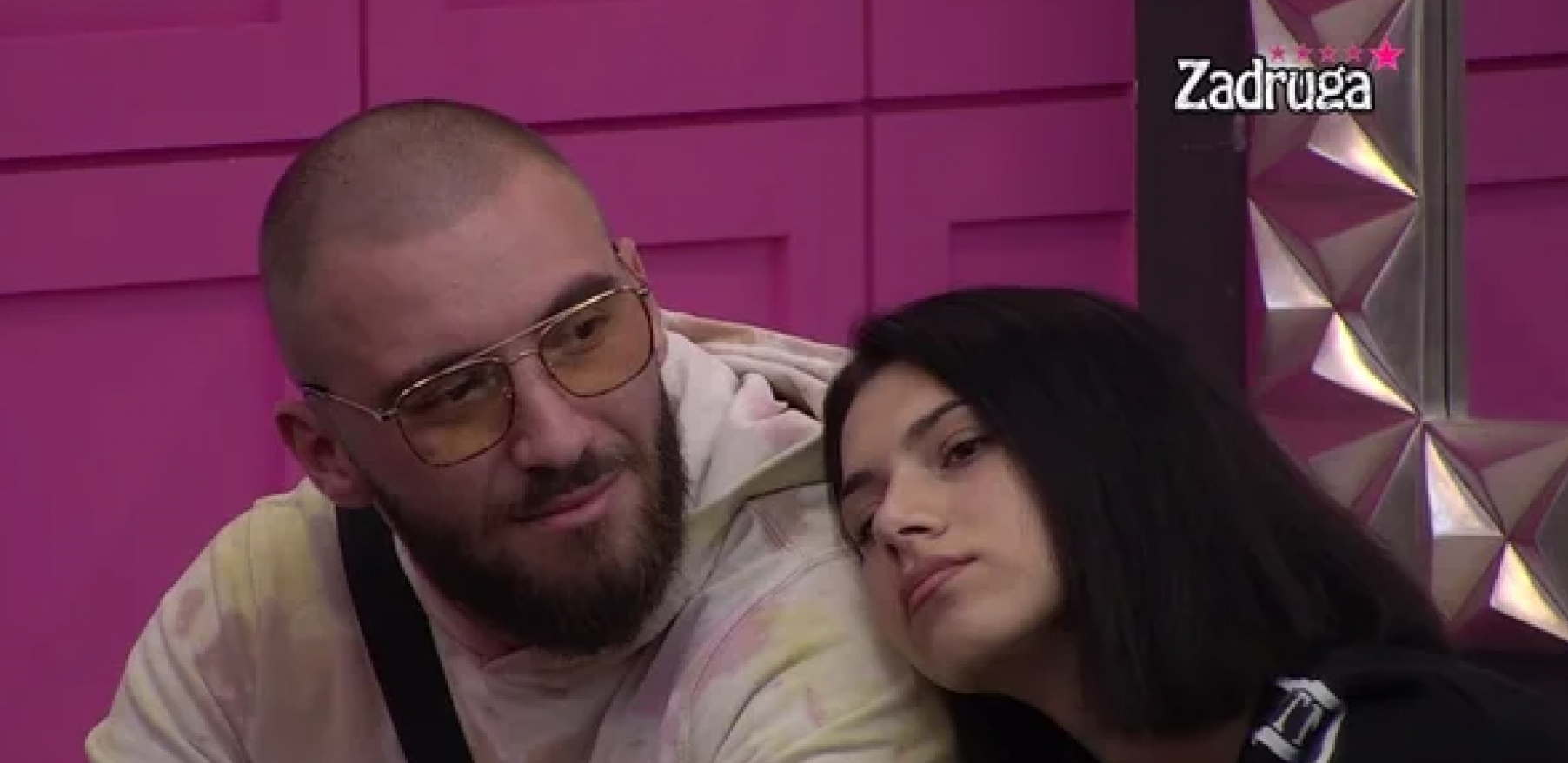 NASTAO HAOS NA DRUŠTVENIM MREŽAMA! Isplivali dokazi da Milica kopira Minu