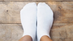 Biće kao nove: Iskoristite ovaj sastojak iz vaše kuhinje i vratite belinu čarapama