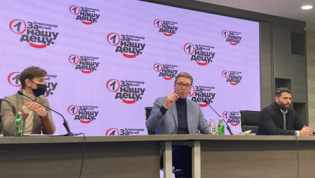 TEŽAK UDARAC ZA NOVINARKU NEWSMAX ADRIA Umislila da je jedina u novinarskoj sali, pa je predsednik odgovorom postavio na mesto