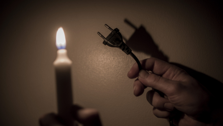 FRANCUSKA U MRAKU Da li je razlog hladno vreme ili ruska "zima"?