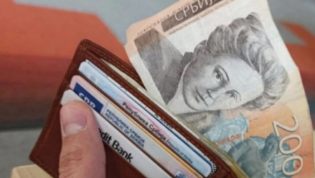 ŠTA TAČNO KOŠTA TOLIKO?! BAŠ NEMA SMISLA! Beograđanka u šoku: Naplatili joj slanje mejla 30 dinara