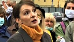 MARINIKINA PORUKA NARODU NA PAR METARA OD BMW - Živećete bolje !