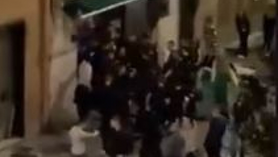 HAOS NA ULICAMA KNINA! Potukli se kosovski Hrvati i članovi  "torcide", jedna osoba završila u bolni