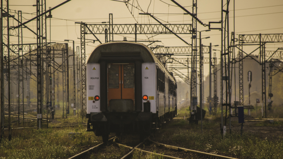 MAŠINOVOĐA SPREČIO VEĆU KATASTROFU Tri vagona iskočila iz šina, iz jednog curio gas