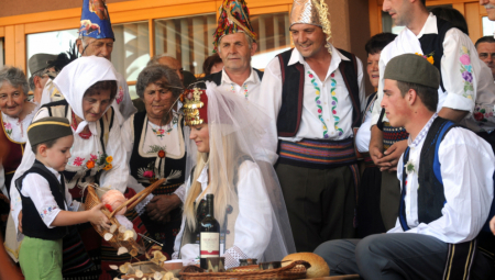 SRPSKI OBIČAJI OD KOJIH ĆE VAM PRIPASTI MUKA Da li ste čuli za strndžanje, snohačenje, sororat i levirat?