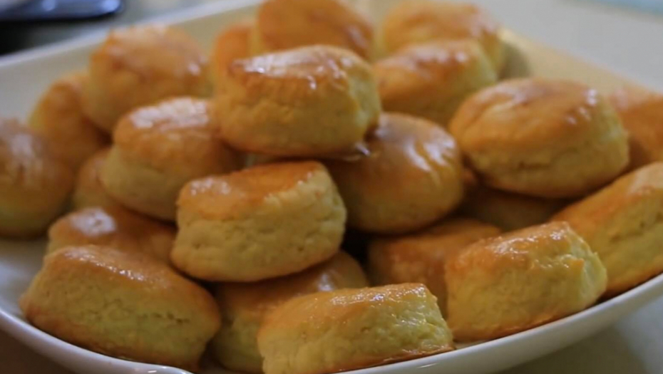 STO PUTA BOLJE NEGO IZ PEKARE Pogačice sa čvarcima, naše bake su znale caku za vrhunski ukus i zadovoljstvo