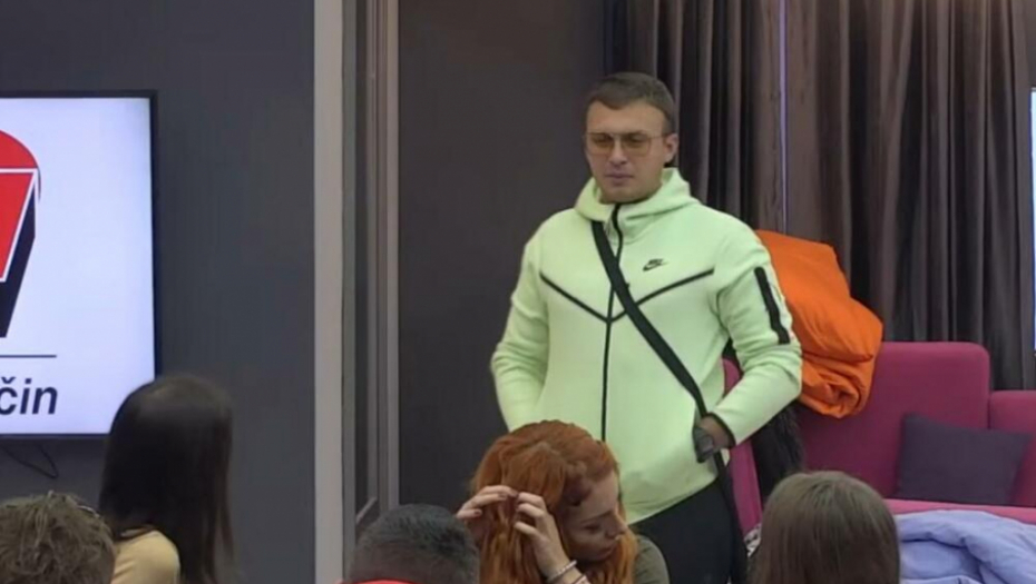 ŠOK! TAJ POGLED PSIHOPATE MI NE PRIJA Stefan Karić podsetio sve da je zauzet, pa zamolio zadrugarke ovo!