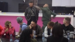KARAMBOL U RIJALITIJU! Mensur šutnuo Stefana Mihića, zadrugar se zaleteo pesnicom na cimera, obezbeđenje reagovalo momentalno!