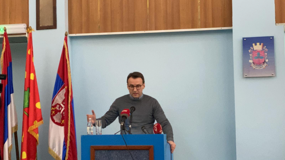 Petković razgovarao sa raseljenima sa KiM u Jagodini i pozvao ih da glasaju