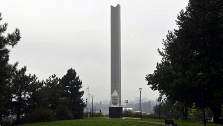 MATERIJALNO SVEDOČANSTVO POKRETA NESVRSTANIH Vesić: Obnovljen je obelisk kod Brankovog mosta(FOTO)