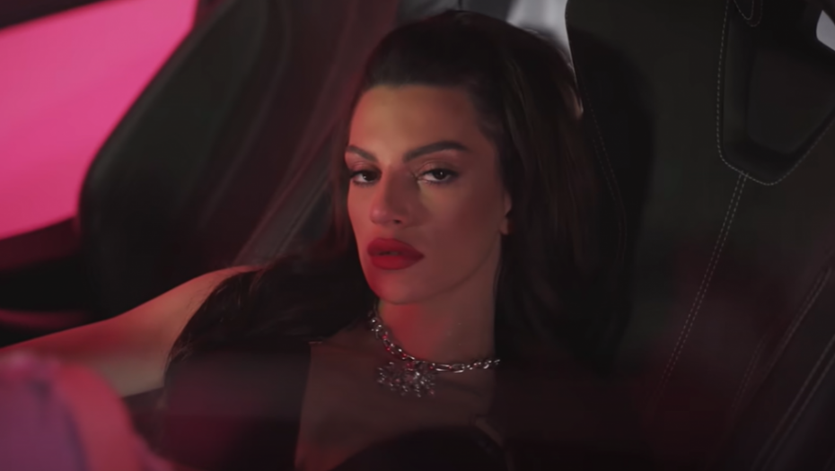 TARA POLOMILA PRST MAĆEHI Otkrivamo skandaloznu prošlost rijaliti učesnice koju je pokušala da sakrije od javnosti!