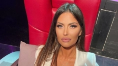 SKINULA SE VODITELJKA Ana Radulović svojim izgledom obara s nogu, pozirala u provokativnom izdanju (FOTO)