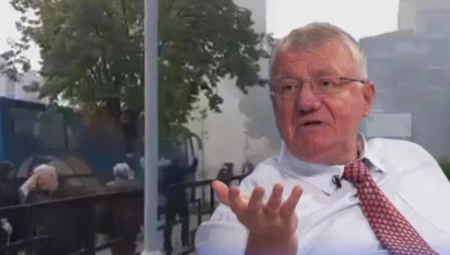 ŠEŠELJ OŠTRO O NAPADU NA SRBE Juče je puštena krv, a evo koja zapadna sila stoji iza svega i sprema veliko zlo na Balkanu