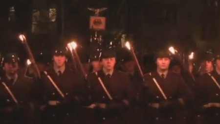 MARŠIRALI U NACISTIČKIM UNIFORMAMA Meštani ozlojeđeni prizorom na poznatom festivalu, morala da interveniše policija