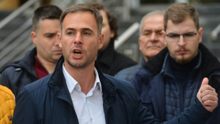 BESKRUPULOZNO Preko mrtve dece bi lopova i ponavljača da postave za predsednika (FOTO)