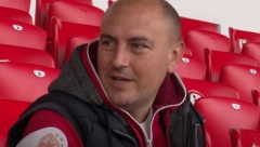 OSTAO BEZ VIDA, ALI NIJE ODUSTAO! Priča o navijaču koji srcem gleda Zvezdu! (VIDEO)